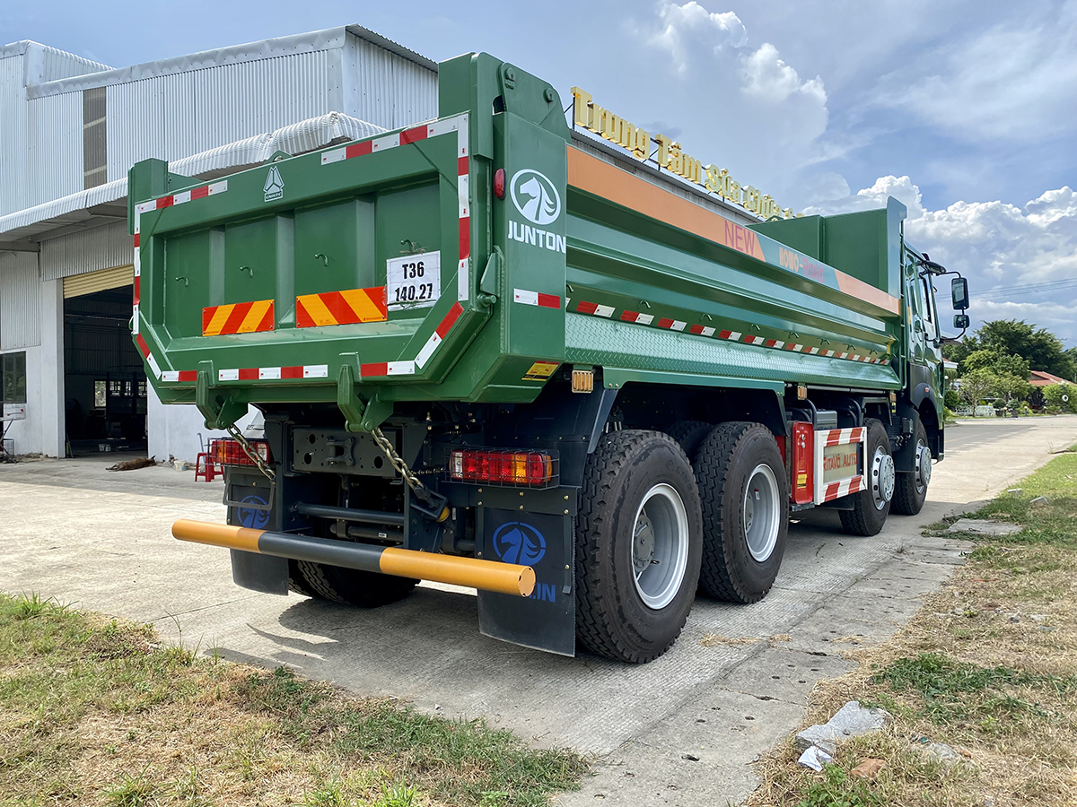 Xe Ben Howo 380 V7G 8x4 thùng U Đúc 14m3 4 Xe Ben Howo 380 V7G 8x4 thùng U Đúc 14m3 - Ảnh 4