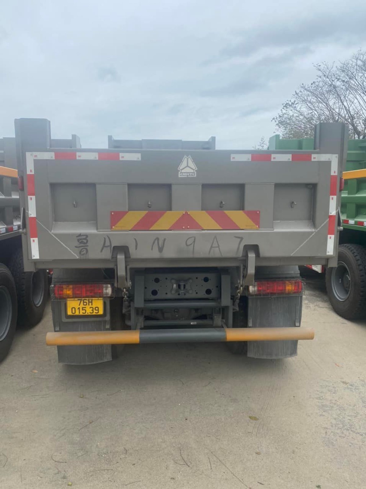 Xe Ben Howo 380 V7G 8x4 thùng vuông 12m3 6 Xe Ben Howo 380 V7G 8x4 thùng vuông 12m3 - Ảnh 6