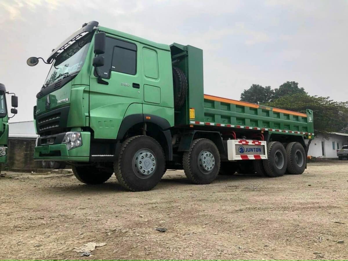 Xe Ben Howo 380 V7G 8x4 thùng vuông 12m3 4 Xe Ben Howo 380 V7G 8x4 thùng vuông 12m3 - Ảnh 4
