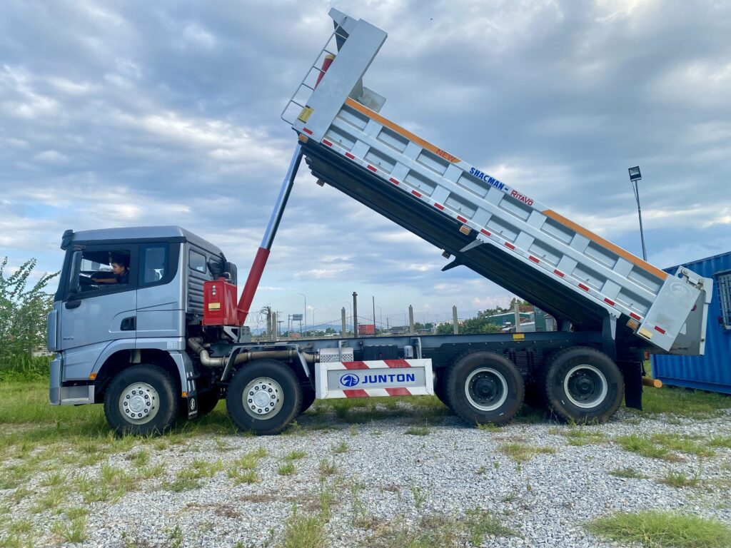 Xe Ben SHACMAN 400HP 8×4 thùng Vuông 12,8m3
