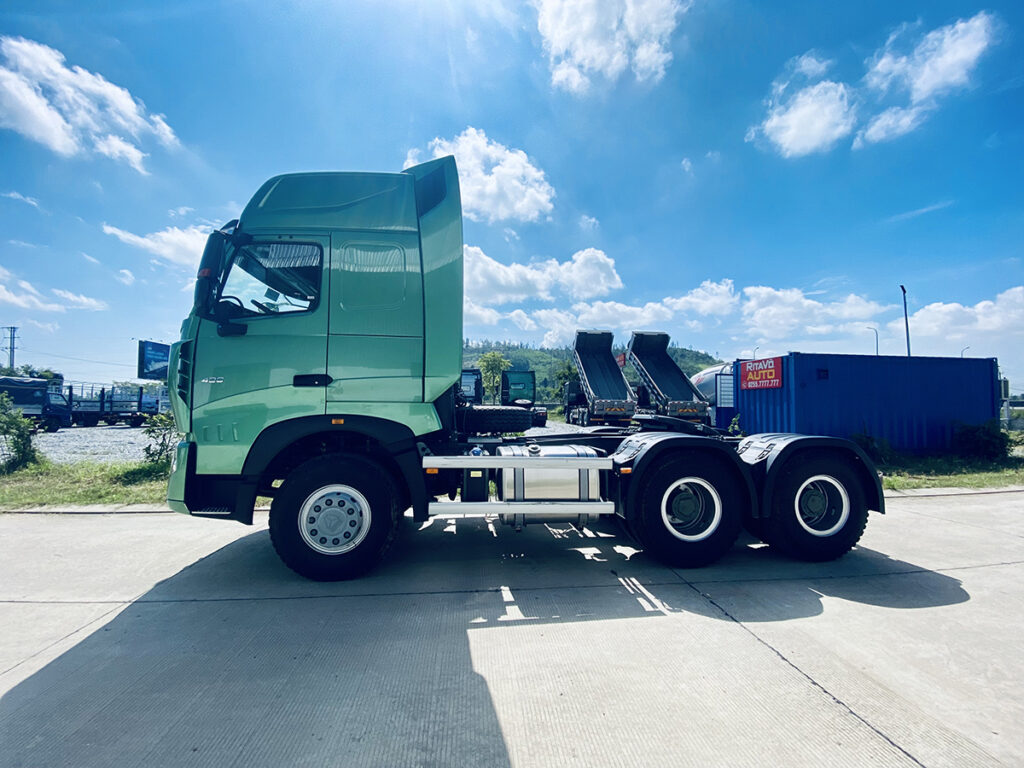 Đầu kéo HOWO 420HP cabin A7 10 dk howo 420hp2