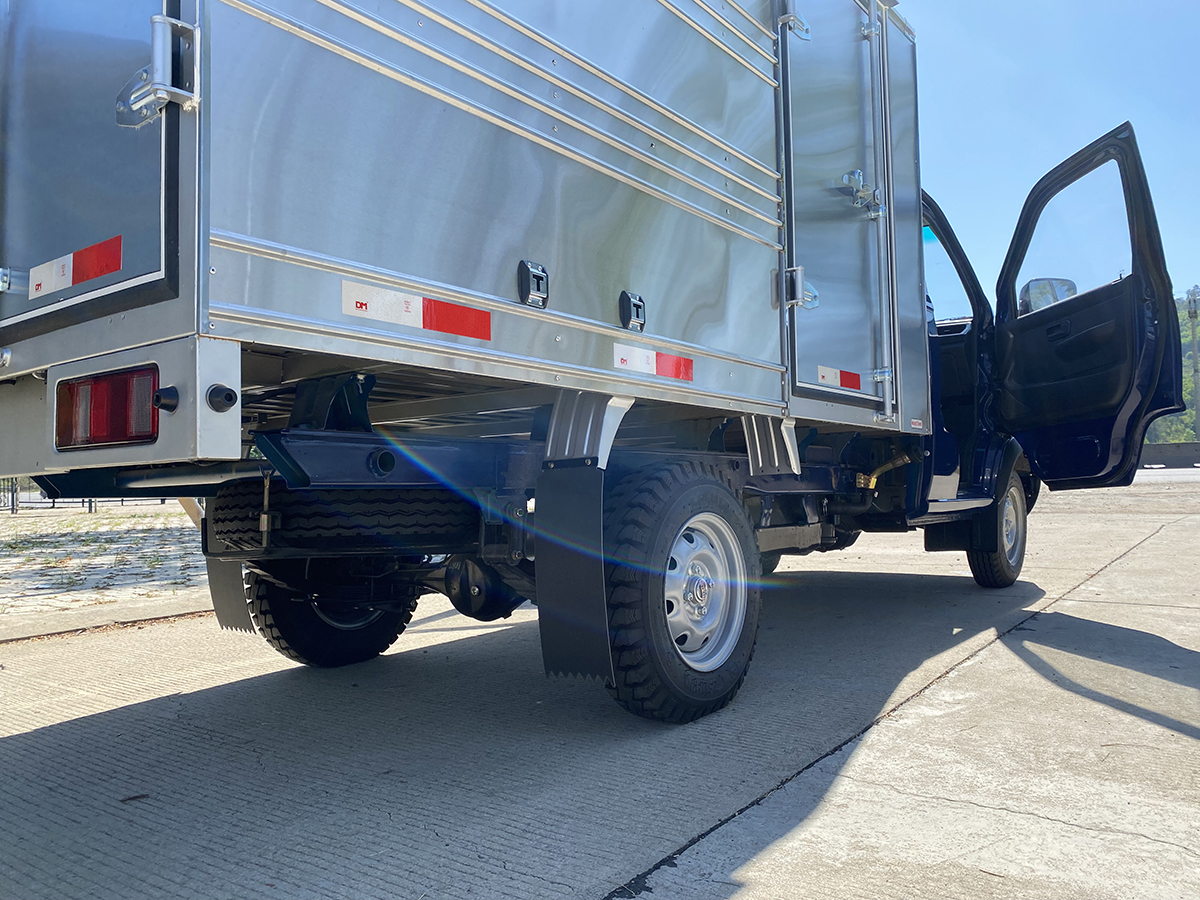 Xe tải SRM T20 THÙNG KÍN 7 Xe tải SRM T20 THÙNG KÍN - Ảnh 7