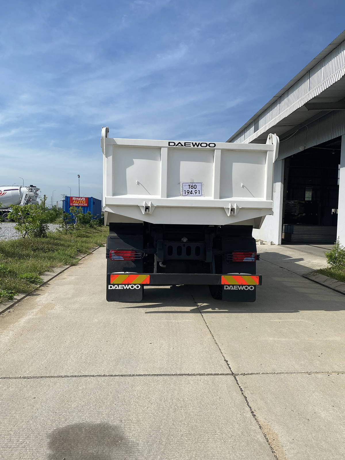 Xe Ben DAEWOO CL4DF 6x4 10m3 4 Xe Ben DAEWOO CL4DF 6x4 10m3 - Ảnh 4