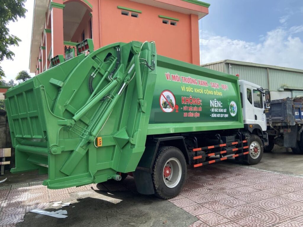 Xe cuốn ép rác 14 khối DONGFENG 9 Xe cuốn ép rác Dongfeng 14 khối