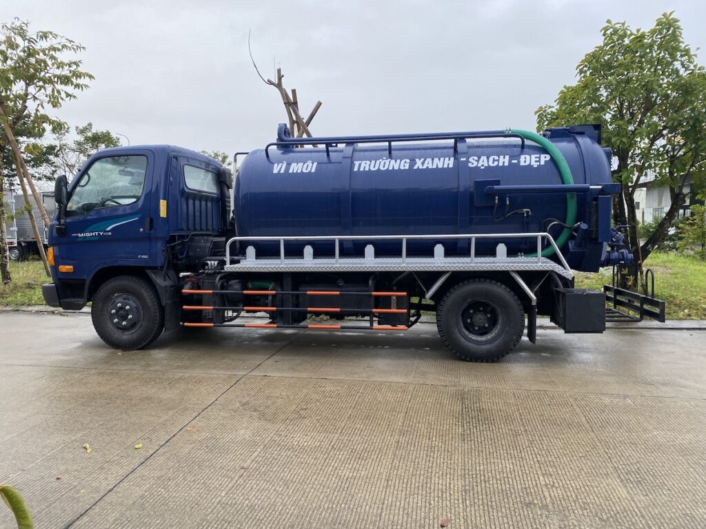 Xe bồn tưới nước rửa đường 8 khối HYUNDAI 110SP