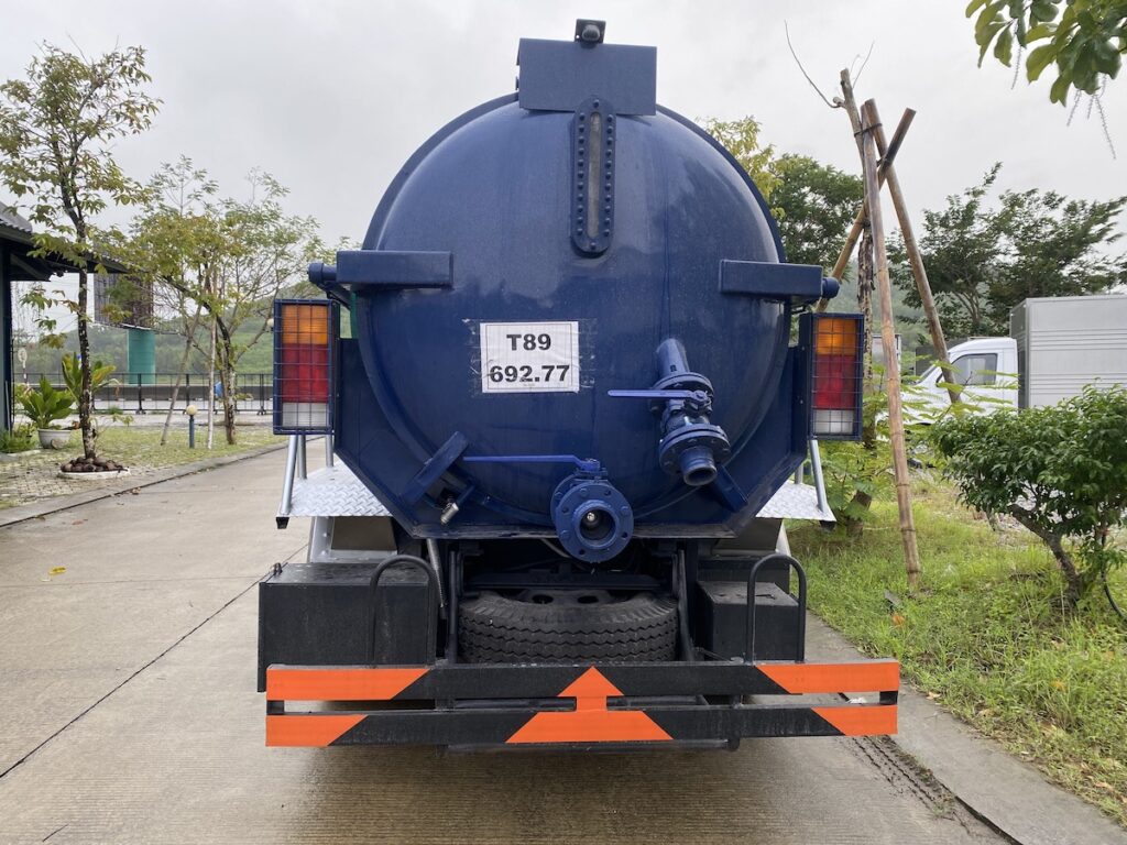 Xe bồn tưới nước rửa đường 8 khối HYUNDAI 110SP