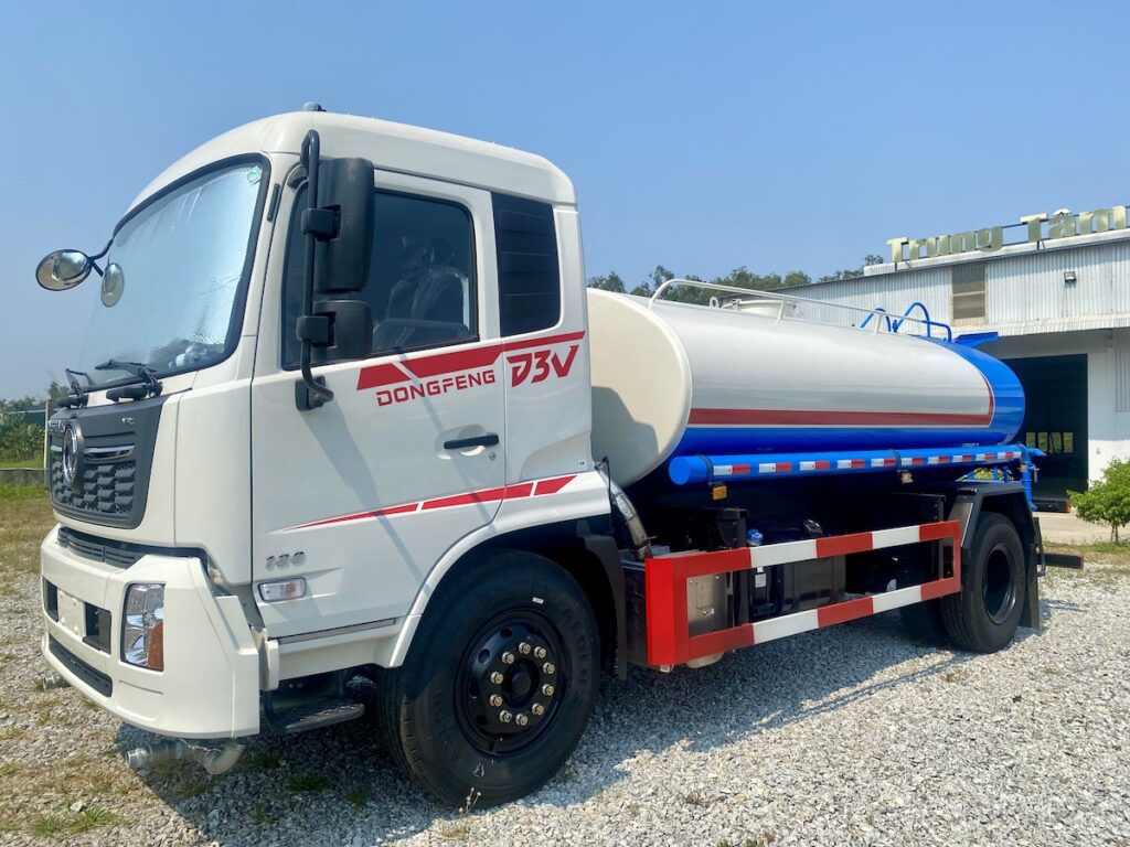 Xe bồn tưới nước rửa đường 9 khối DONGFENG nhập khẩu 2024