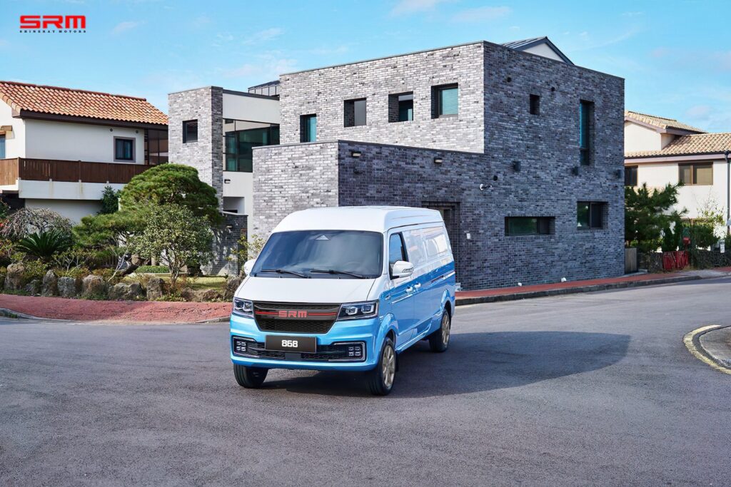 SRM ra mắt phiên bản mới mẫu xe tải VAN 868 với mặt ca lăng mới
